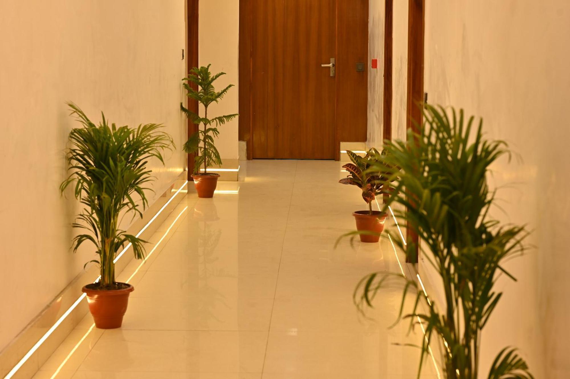 Hotel Down Town Paschim Vihar Дели Экстерьер фото