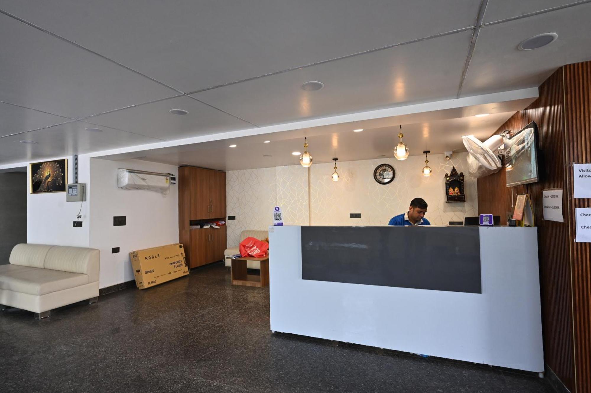 Hotel Down Town Paschim Vihar Дели Экстерьер фото