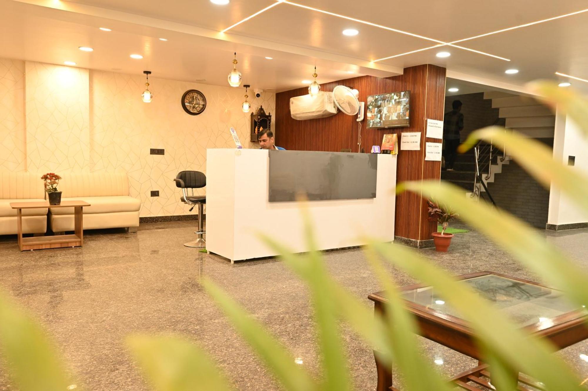 Hotel Down Town Paschim Vihar Дели Экстерьер фото