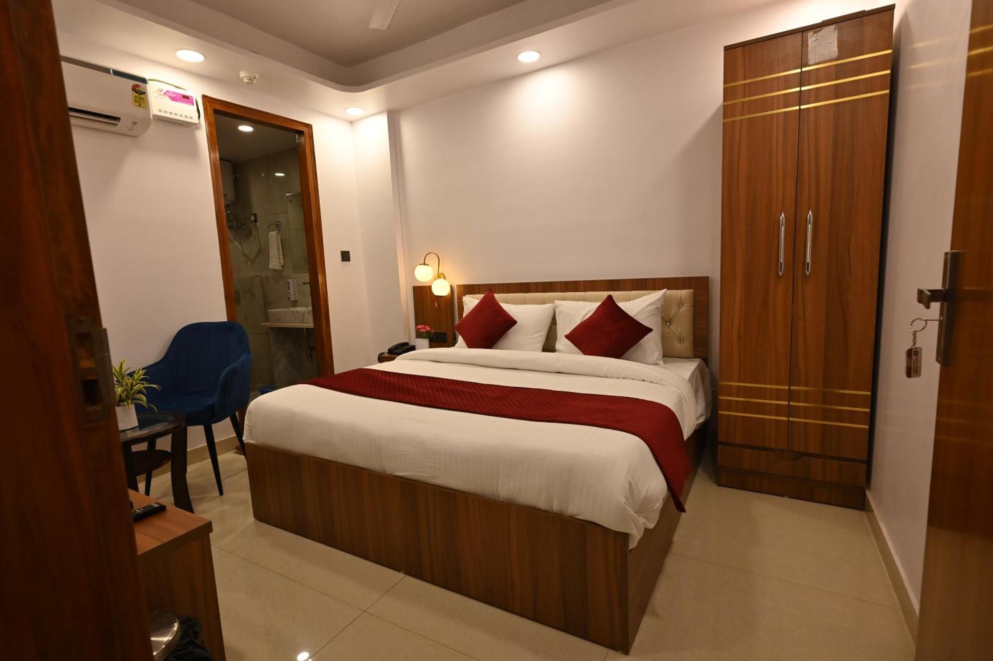 Hotel Down Town Paschim Vihar Дели Экстерьер фото