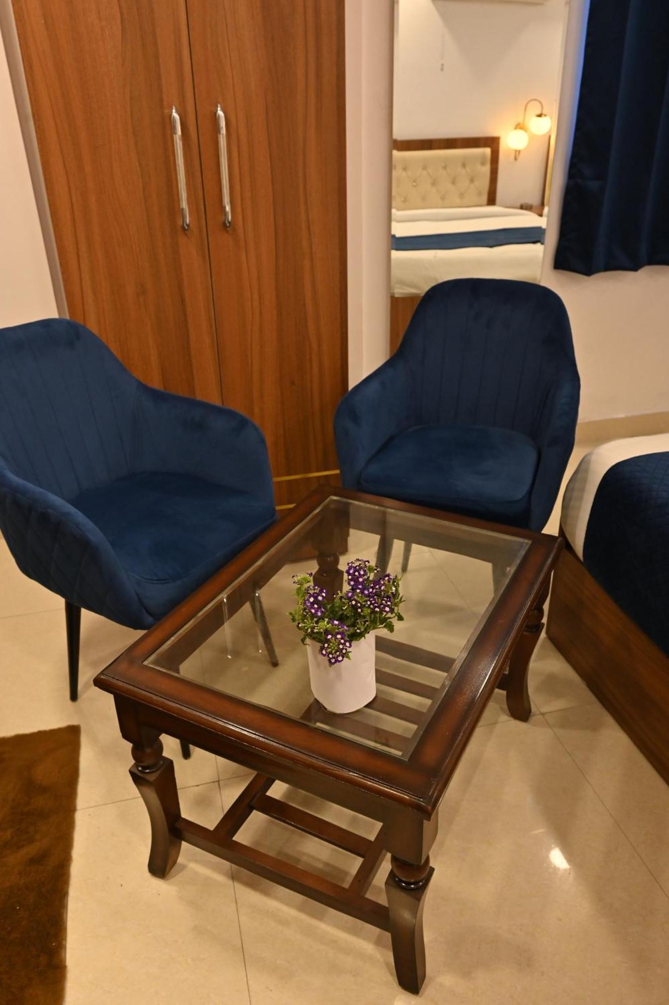 Hotel Down Town Paschim Vihar Дели Экстерьер фото