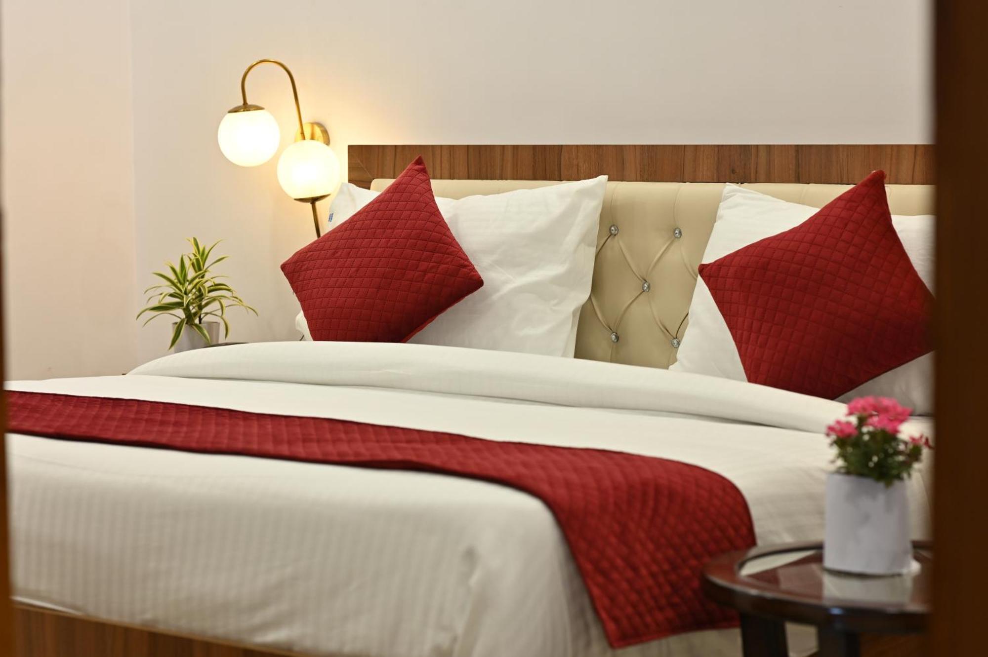 Hotel Down Town Paschim Vihar Дели Экстерьер фото