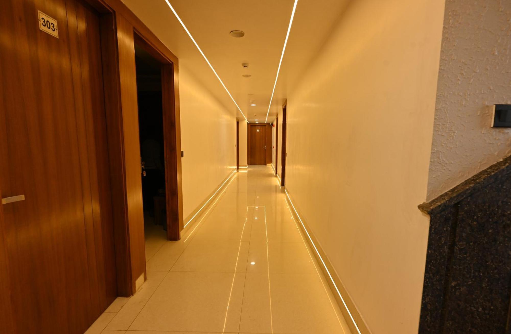 Hotel Down Town Paschim Vihar Дели Экстерьер фото