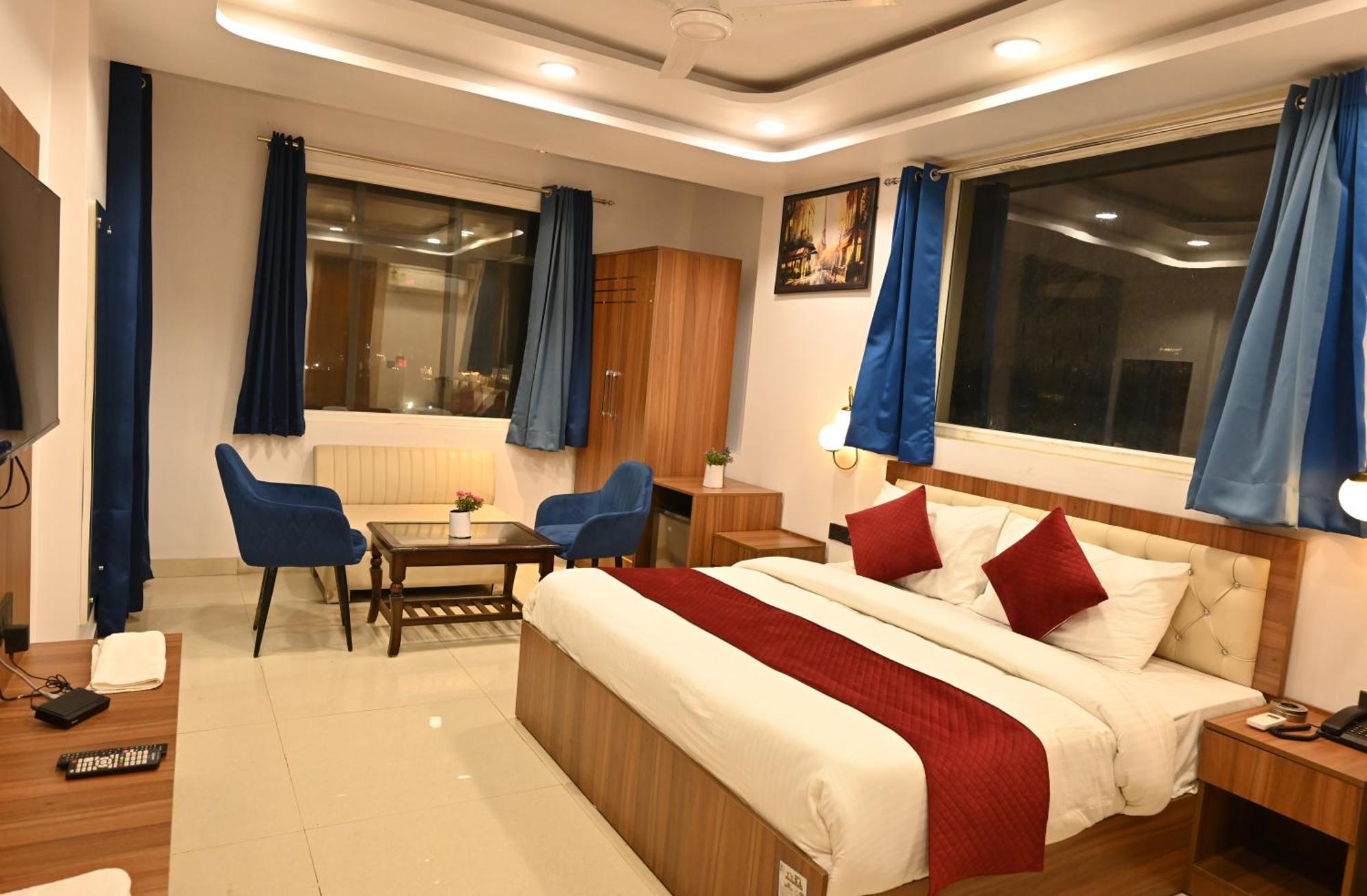 Hotel Down Town Paschim Vihar Дели Экстерьер фото